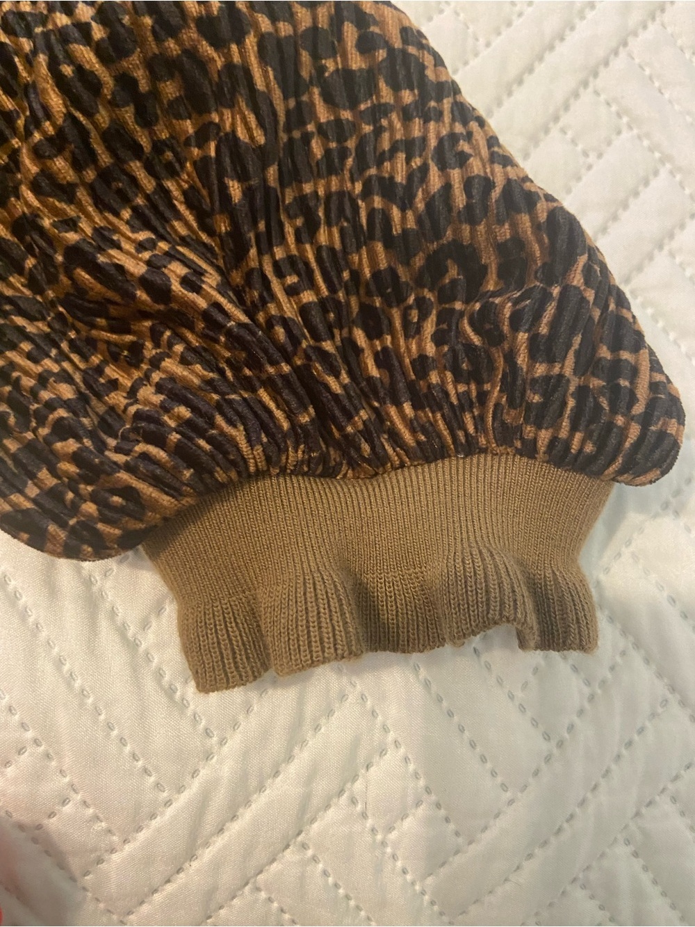 Voy Velvet Wavy Scallop-Hem Leopard Print Women's Crop Top - Picture 9 of 10